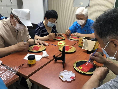 新时代文明实践 忆党史,报党恩 画党旗碳盘手工制作活动,让党旗飘万家